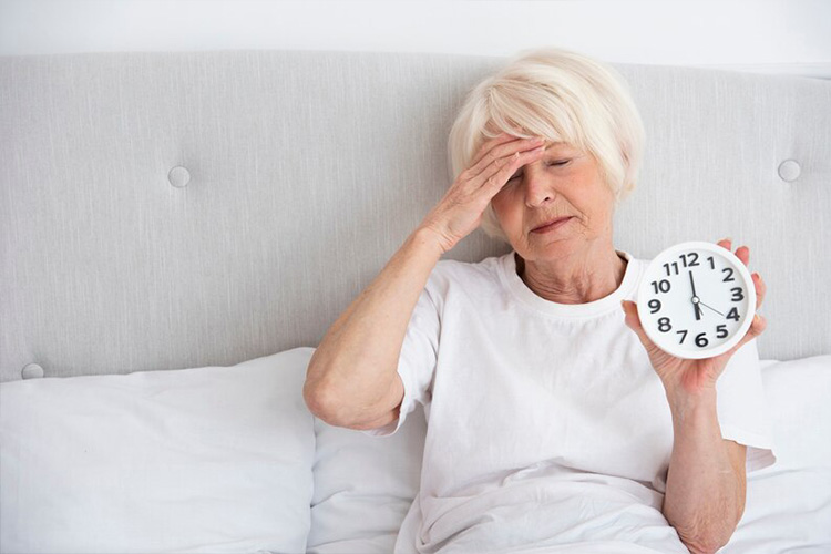 یائسگی میتواند باعث اختلالات خواب شود.